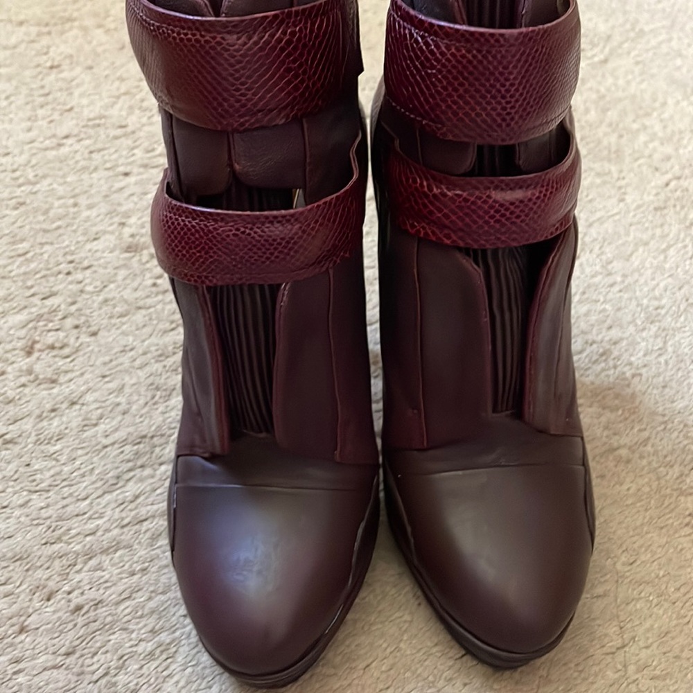 Excellent condition Bcbgmaxazria burgundy Moto booties